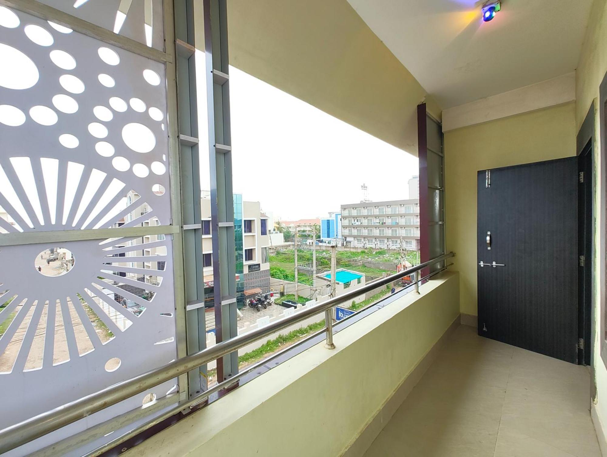 Asish # Bollywod View - Near-sea-beach-and-temple Fully-air-conditioned-hotel With-wifi-restaurant-and-parking-facility - In Hotel